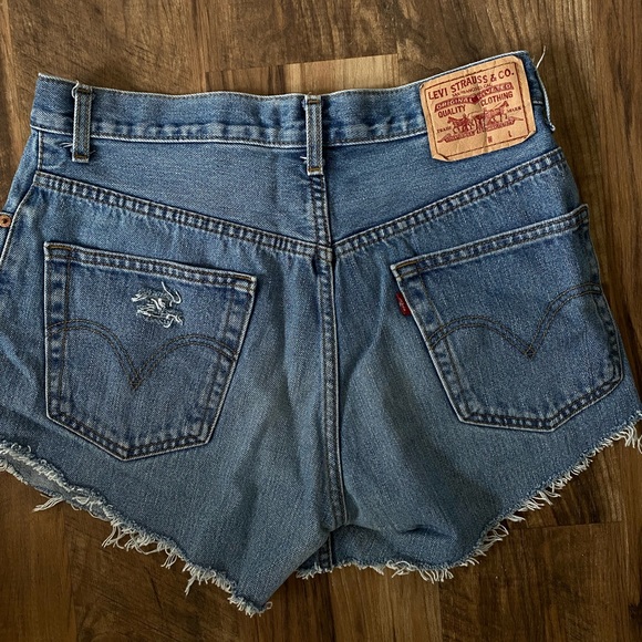 Levi’s Jean Shorts - Picture 2 of 3